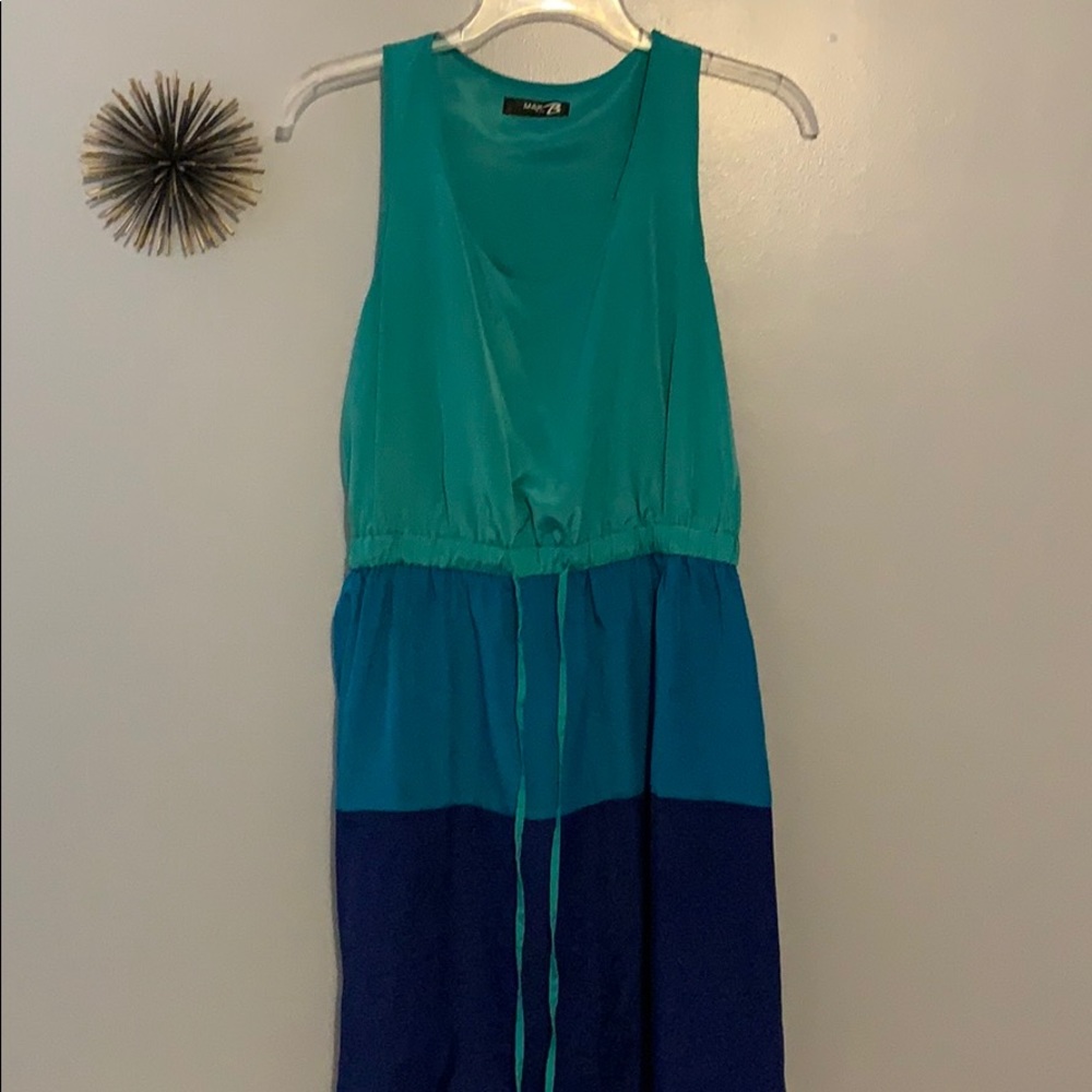 Block color dress, size L